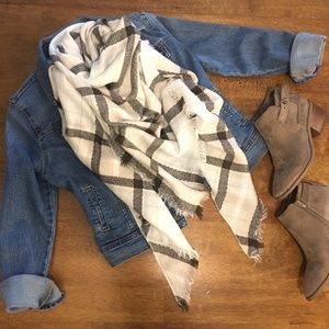 NWT Plaid Blanket Scarf Wrap